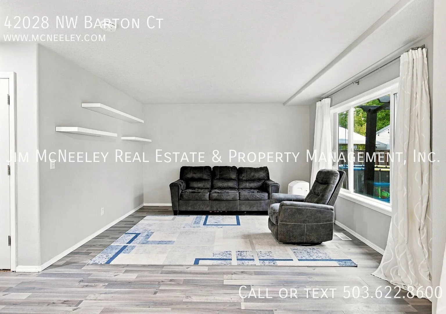 3 Bedroom Home in Banks Large Fenced Yard & Updated Appliances — Photo 4