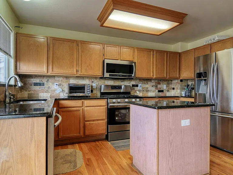 16279 Hedgeway Dr — Photo 8