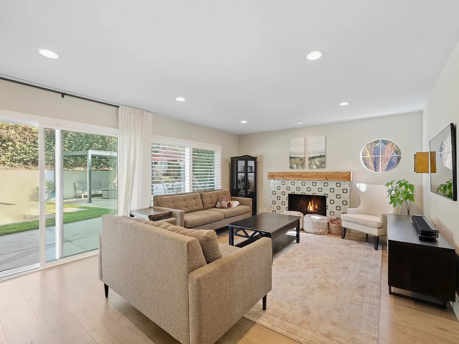 4 bed, 2350 sqft, $6,995 — Photo 4