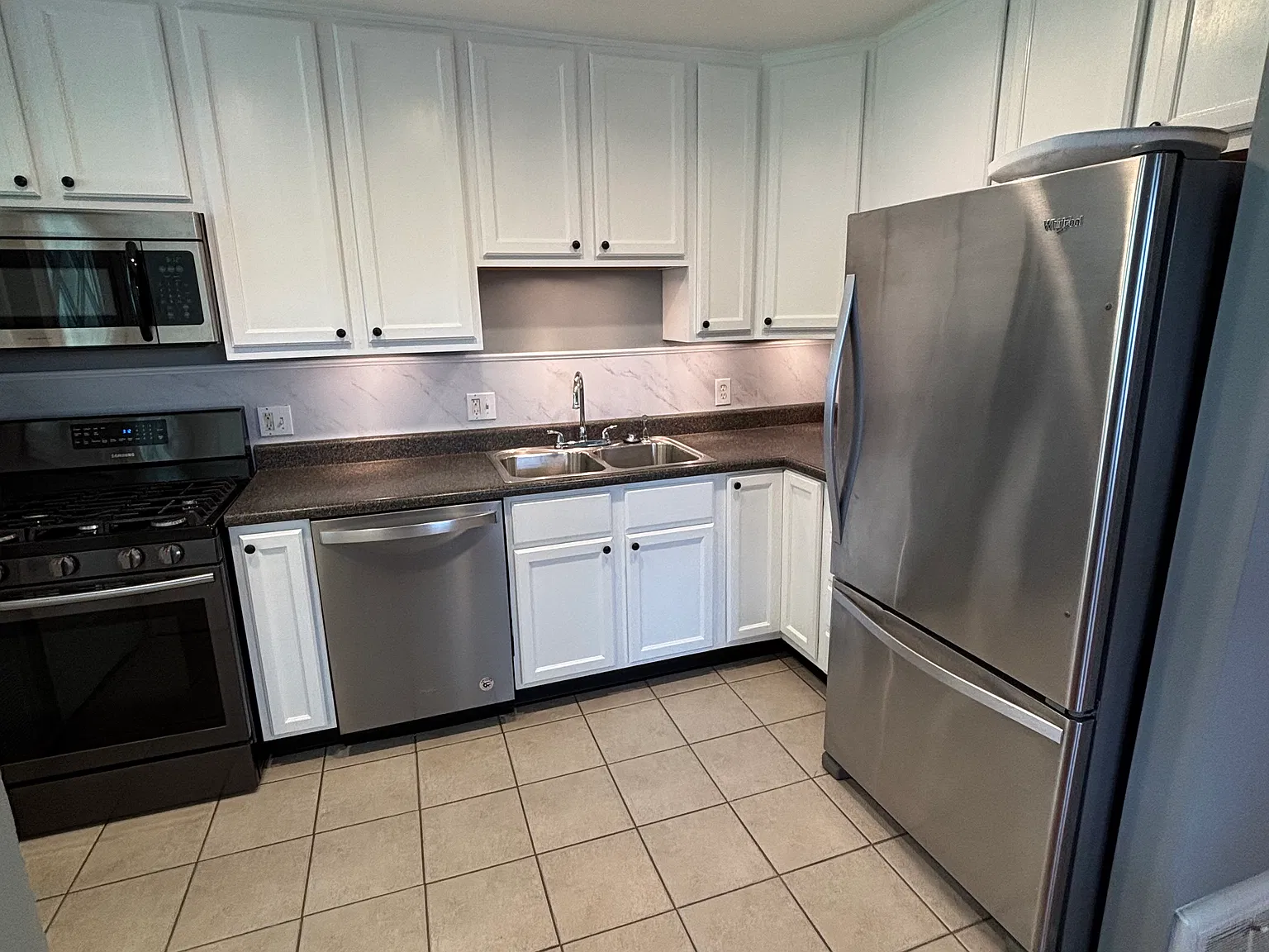 3 bed, 1128 sqft, $2,150 — Photo 3