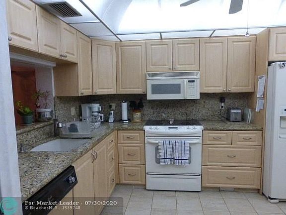3rd image of 3403 Bimini Ln APT J1