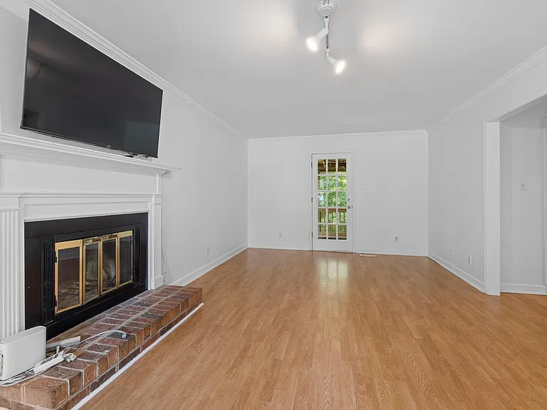 3804 Zenith Pl — Photo 6