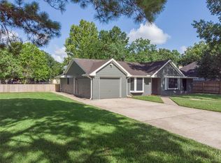 3431 W Meadow Ln, Dickinson, TX 77539