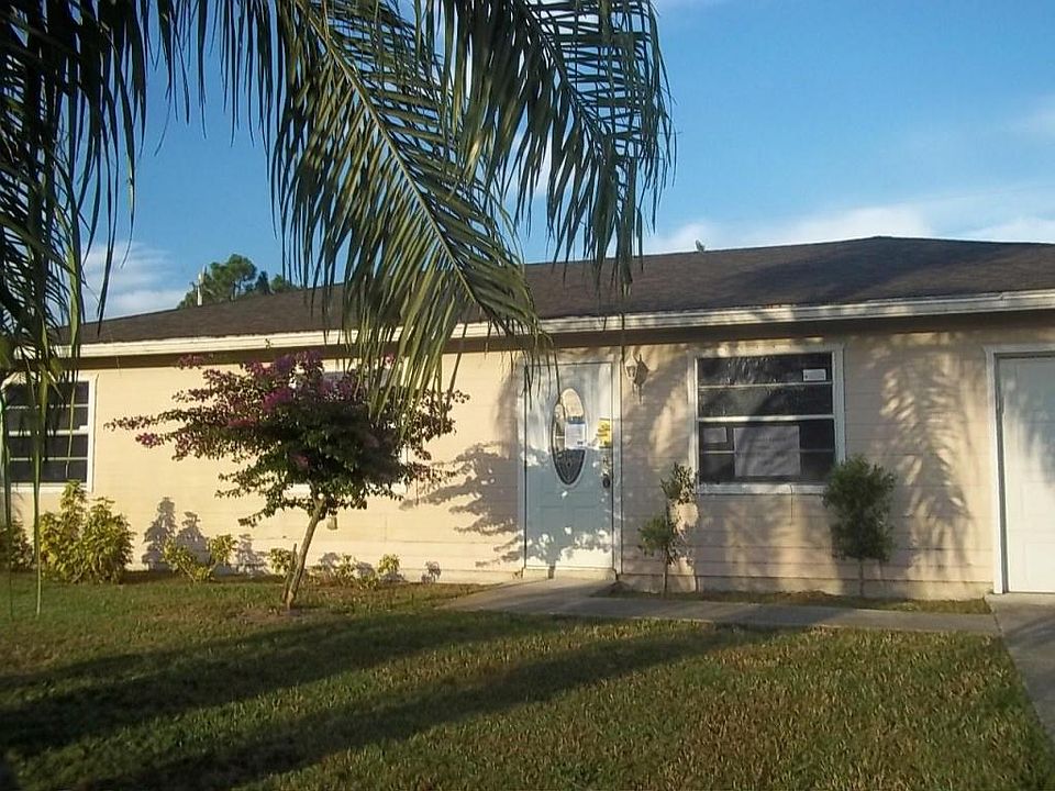 1st image of 420 SW Bradshaw Cir