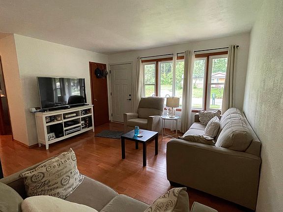 3rd image of 1523 Iris Ave