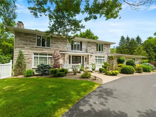 5 Hingham Rd, Utica, NY 13501