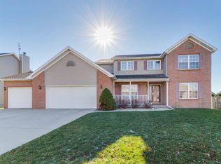 17 Shoal Creek Ct, Bloomington, IL 61704