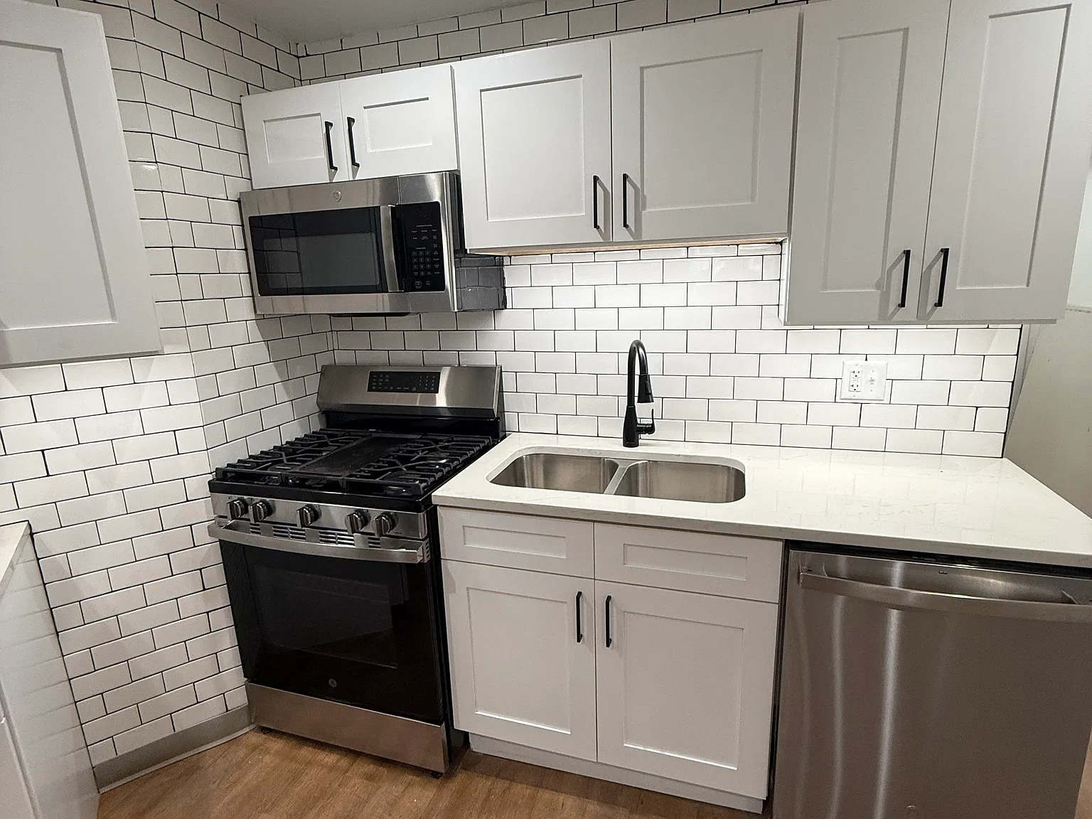 3 bed, 1200 sqft, $1,800 — Photo 1