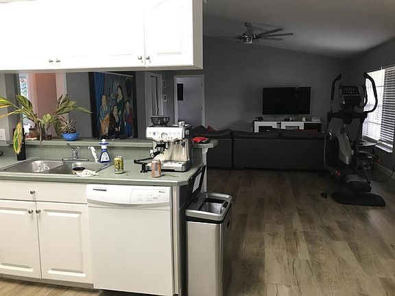 4th image of 143 E Tarpon Ave