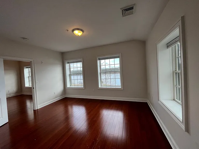 60 Crompton Ave — Photo 11