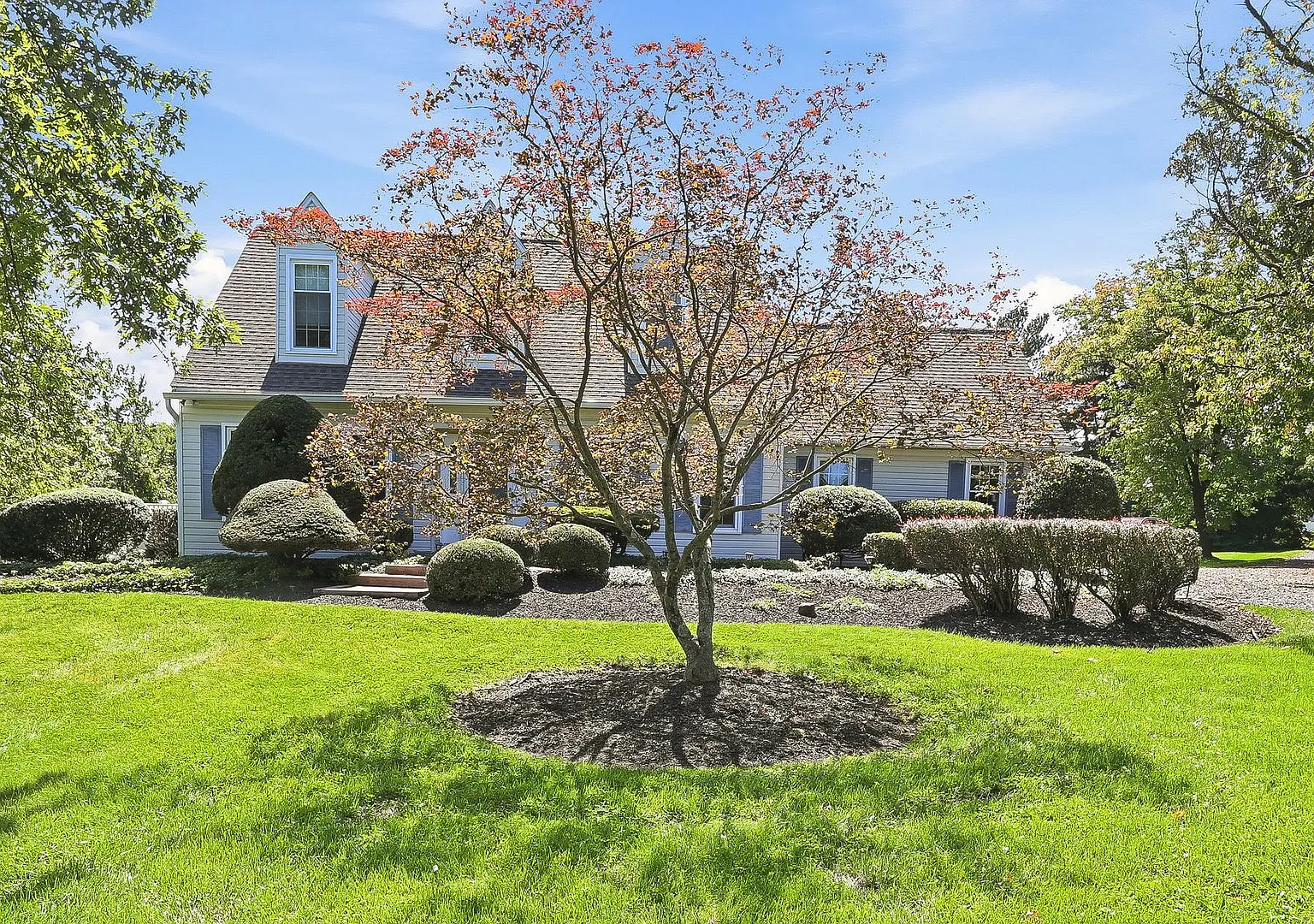Spacious 3-Bedroom Home on 2.74 Acres in Jamison — Photo 3