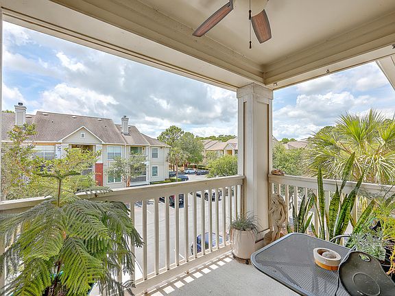 4th image of 1600 Long Grove Dr Unit 821