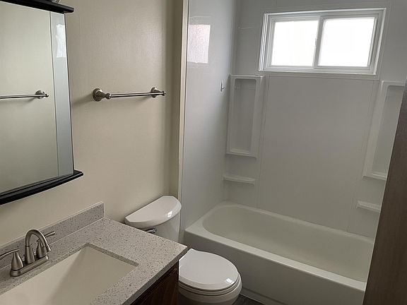 4th image of 512 Breezy Point Dr #10889011