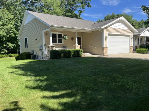 1256 Blue Heron Dr, Ludington, MI 49431