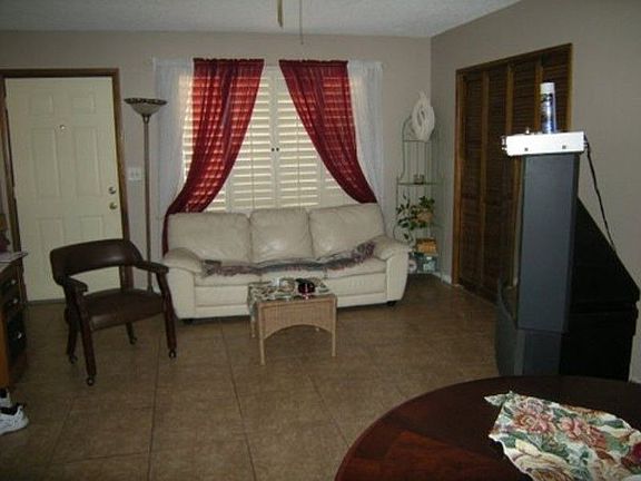 3rd image of 2837 E Beck Ln Unit 4