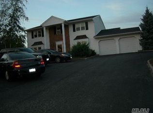 113 Majestic Dr, Dix Hills, NY 11746