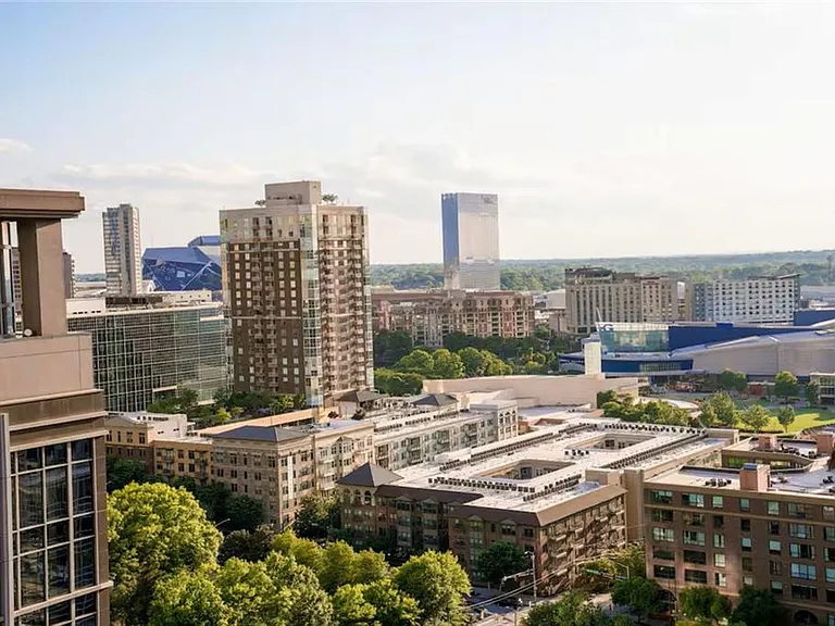 400 W Peachtree St NW #2006 — Photo 3