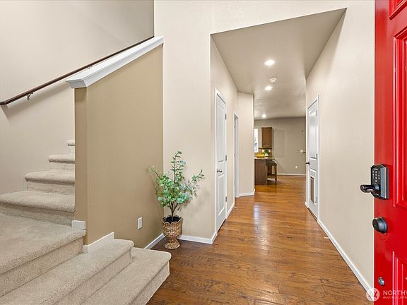 4th image of 4919 79th Avenue NE