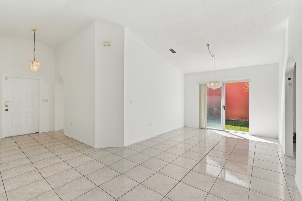 SW 143rd Pl-006.jpg