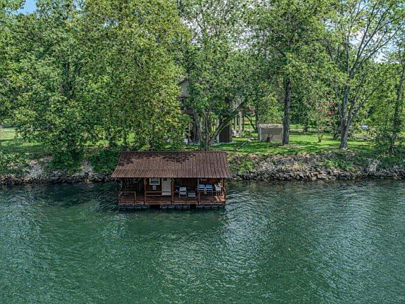 4th image of 806 Sunset Road