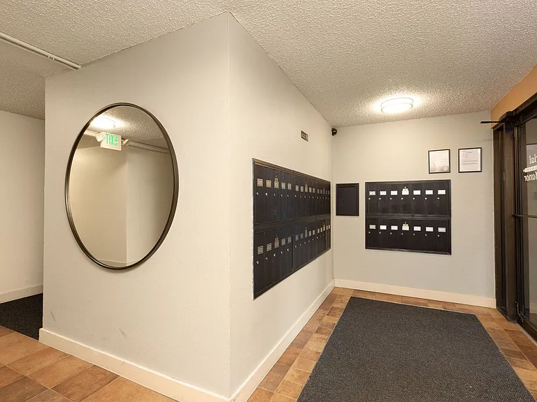 Imperial Crown Manor — Photo 13