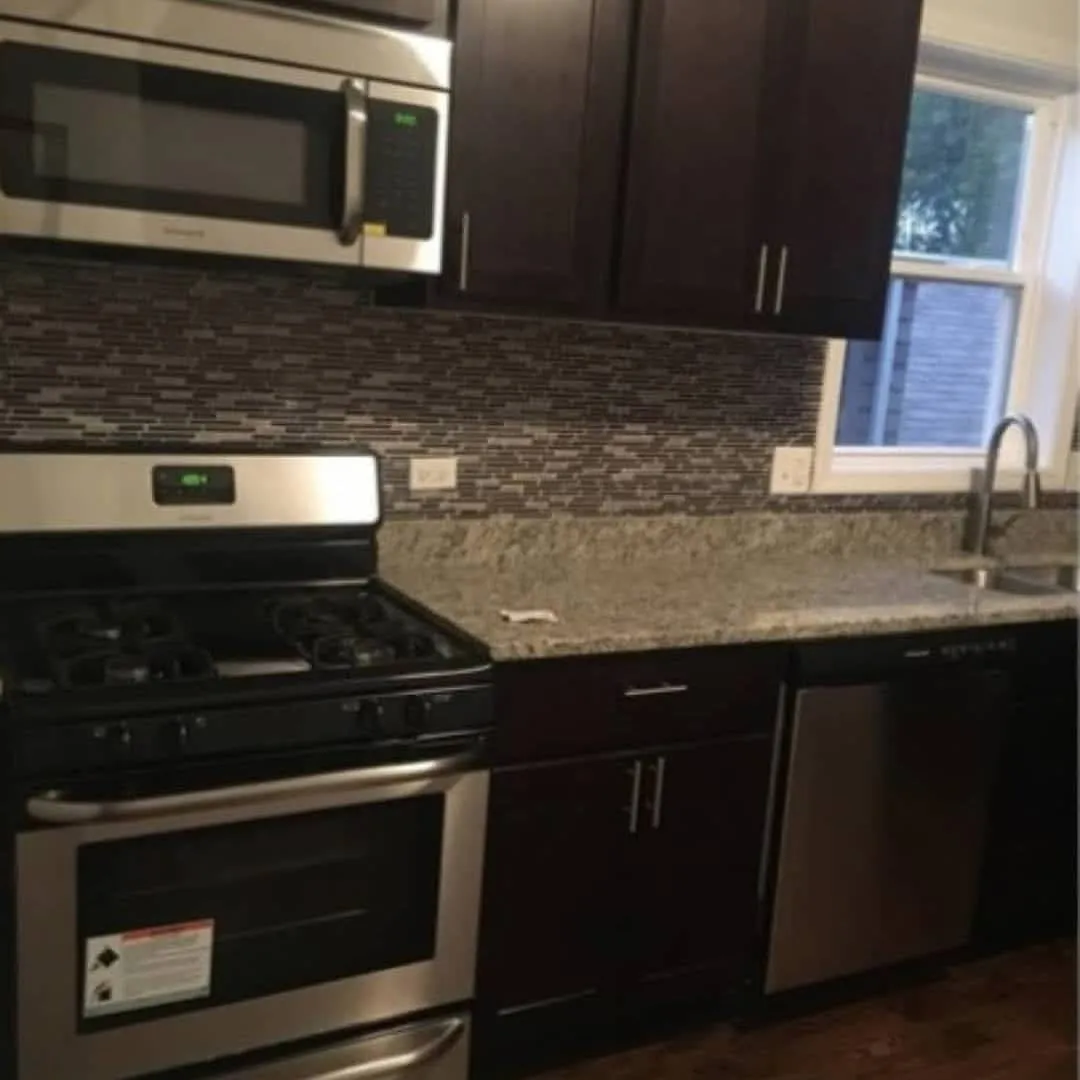4 bed, 1000 sqft, $1,950 — Photo 2