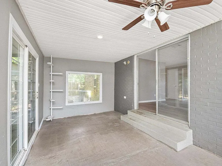 110 Green Dr — Photo 35