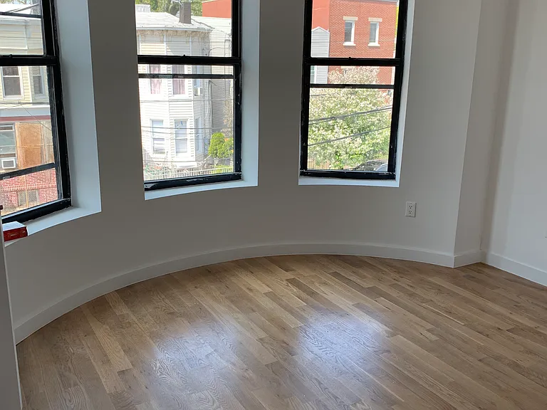 459 Shepherd Ave #2 — Photo 1
