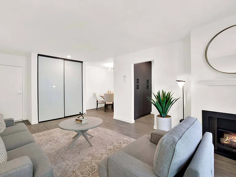 Westwood Riviera Apartments — Photo 16