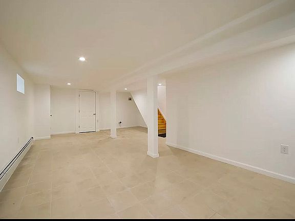 4th image of 167-27 168th St