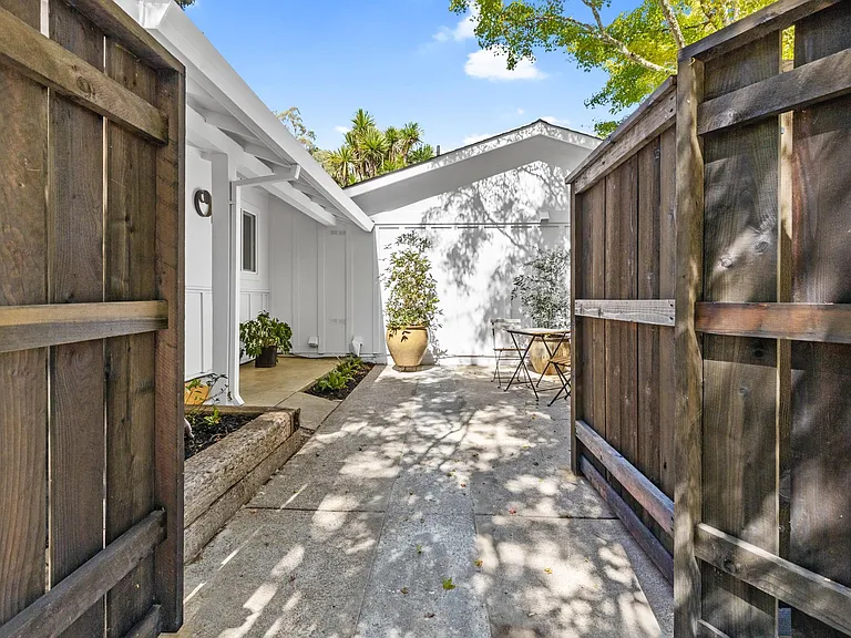 3142 Kingston Ave — Photo 32