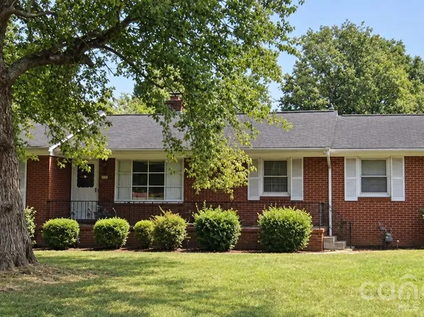 1416 36th Avenue Dr NE, Hickory, NC 28601