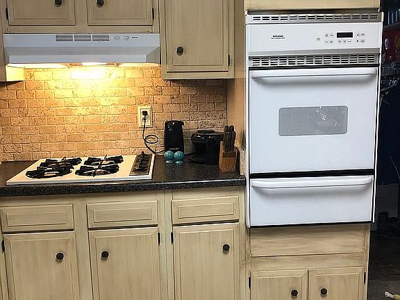 5th image of 223 Woodlawn Ave