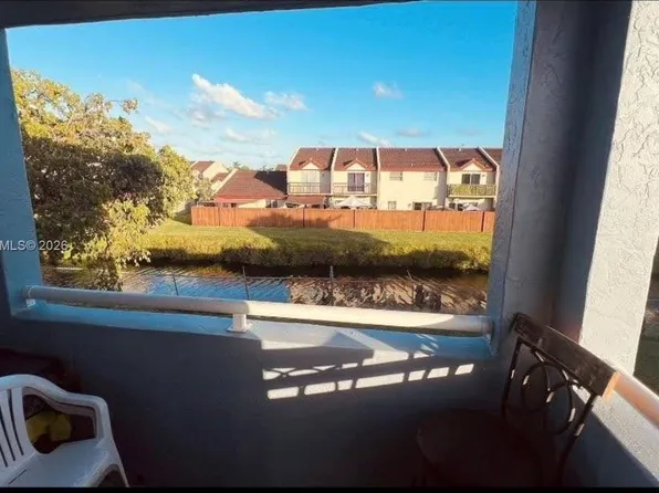 6221 SW 131st Ct APT 202, Miami, FL 33183