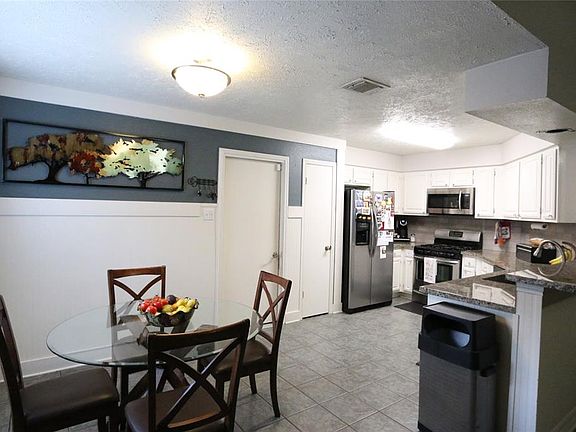 5th image of 18035 Garden Manor Dr