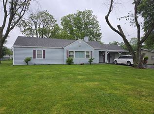 2228 S Lost Bridge Rd, Decatur, IL 62521