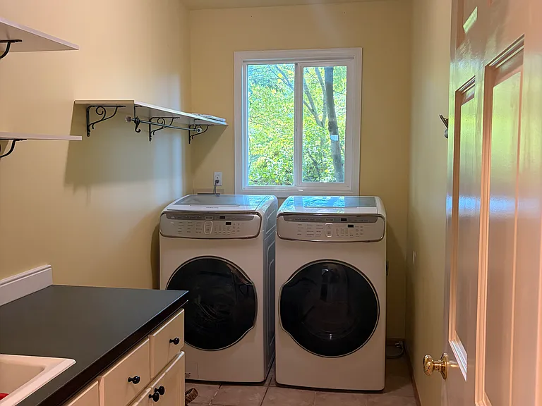 21203 SE 34th St — Photo 32