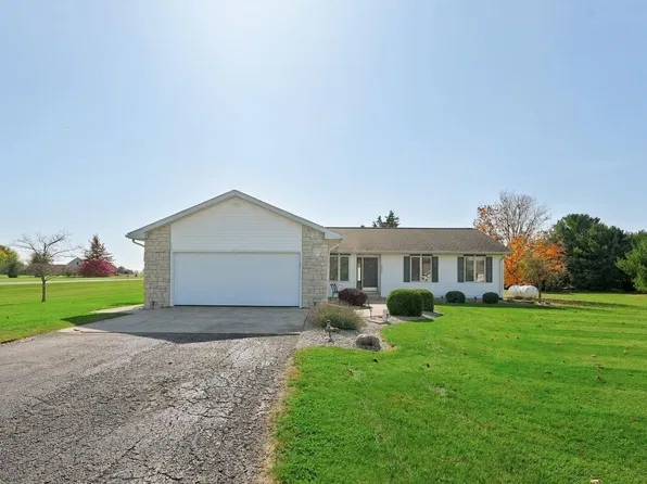 6230 E Crescent Ct, Churubusco, IN 46723