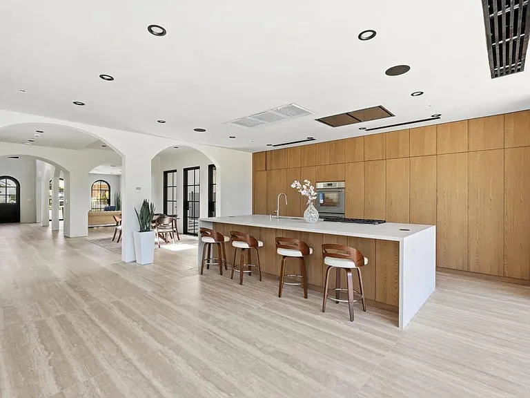 160 N Stanley Dr — Photo 14