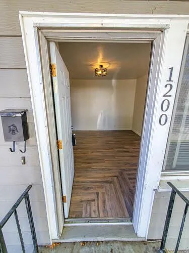 2 bed, 800 sqft, $995 — Photo 2