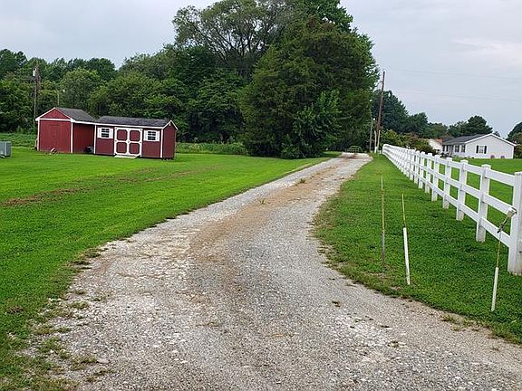 3rd image of 73 Kingspoint Ln