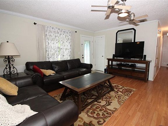4th image of 592 John St