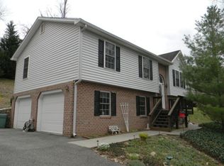 3116 McVitty Rd, Roanoke, VA 24018