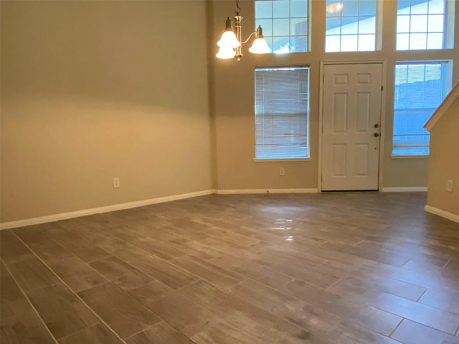 3 bed, 2.5 bath, 1864 sqft, $1,950 — Photo 3