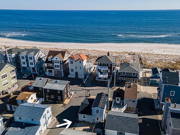 3rd image of 53 E Bay Way