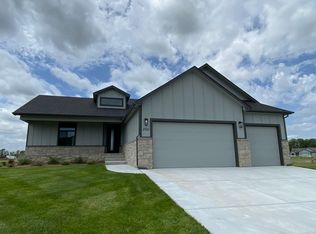 2561 S Willow Oak St, Wichita, KS 67230