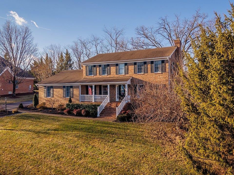 1st image of 121 Fairway Dr