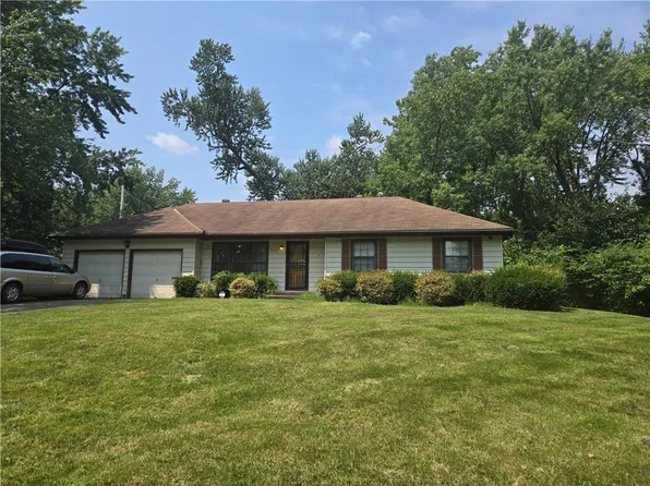 9022 Lowell Ave, Overland Park, KS 66212