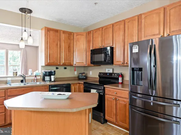 35 Merion Cir, North East, MD 21901