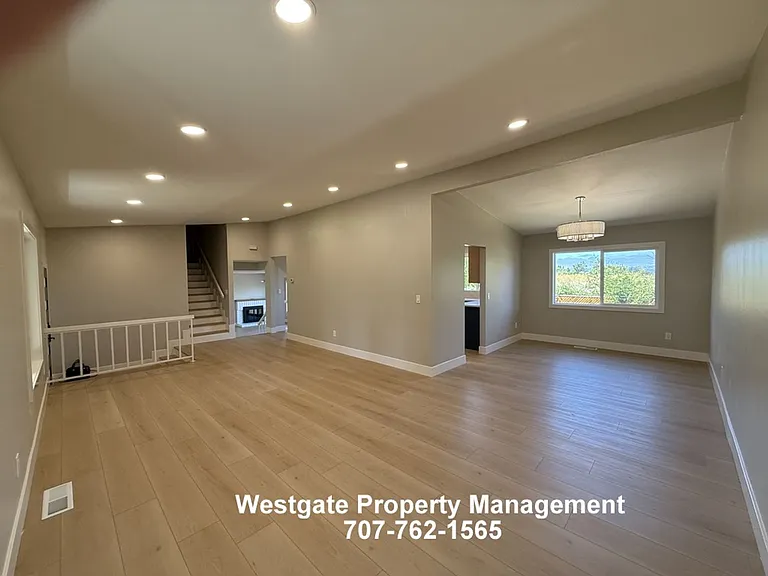 678 Holly Ave — Photo 9